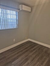 791 E 43rd St in Hialeah, FL - Foto de edificio - Building Photo