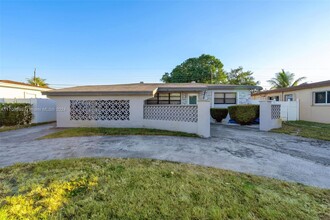 7808 Miramar Pkwy in Miramar, FL - Building Photo - Building Photo