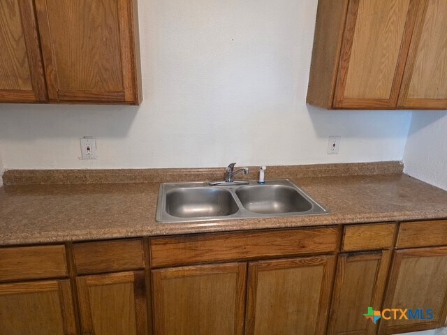 702 San Antonio Ave in Seguin, TX - Building Photo - Building Photo