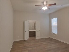 1105 Fallgate Dr in Saginaw, TX - Building Photo - Building Photo