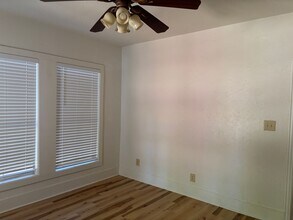 817 W Fischer St in Sherman, TX - Building Photo - Building Photo