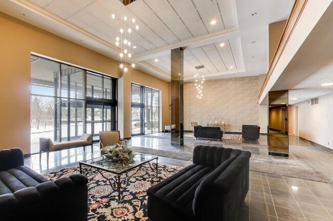 6340 Americana Dr in Willowbrook, IL - Foto de edificio - Building Photo