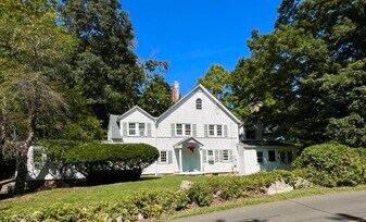 301 Haviland Rd, Unit 10-1176 in Stamford, CT - Building Photo