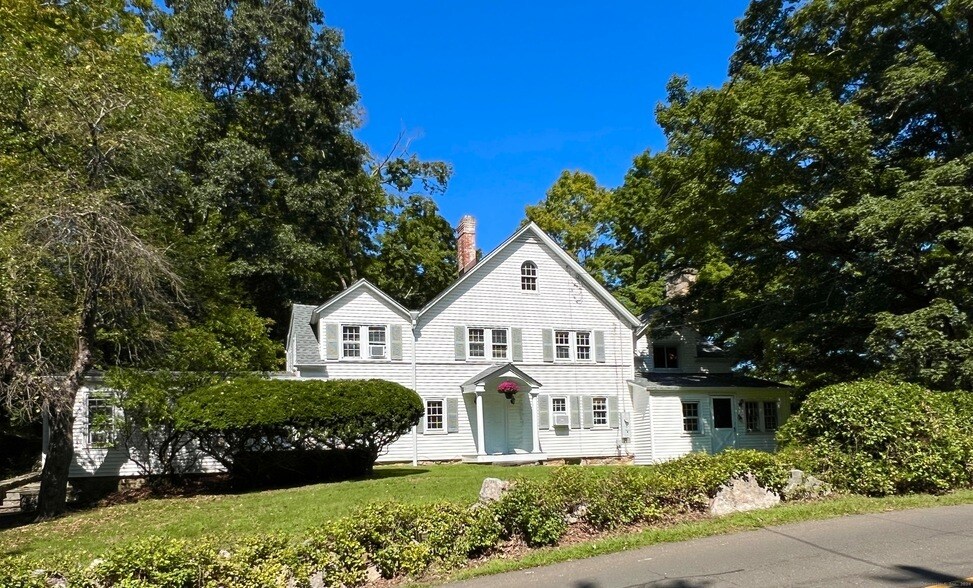 301 Haviland Rd, Unit 10-1176 in Stamford, CT - Building Photo