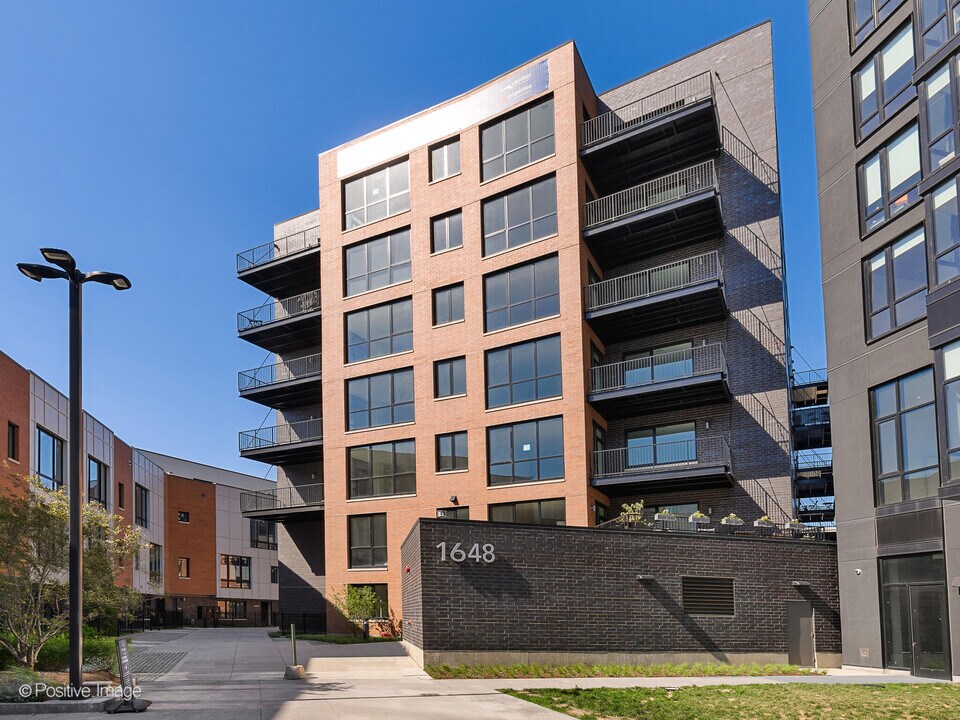 1648 W Division St in Chicago, IL - Building Photo