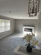 630 Wilson Dr in Brookfield, WI - Foto de edificio - Building Photo
