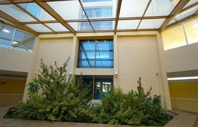 2055 SW 122nd Ave, Unit 202 in Miami, FL - Building Photo - Building Photo