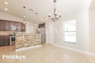 1806 NE 2nd Ave in Cape Coral, FL - Foto de edificio - Building Photo