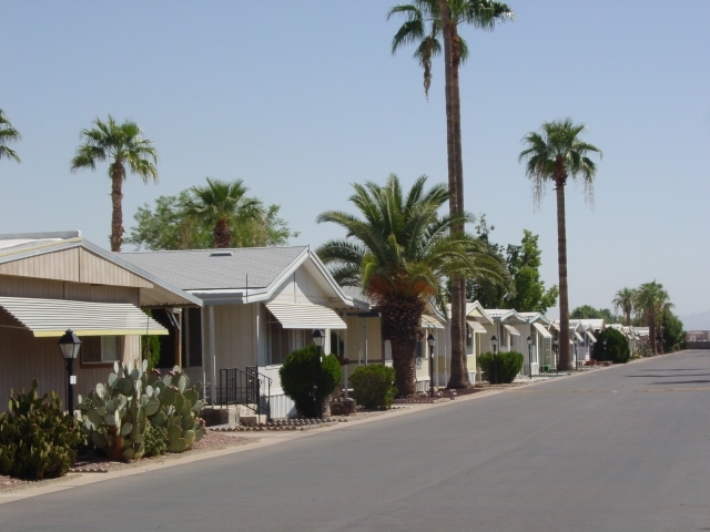 Tiki Tai Village in Glendale, AZ - Foto de edificio - Building Photo