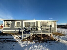 406 A St in Greycliff, MT - Building Photo