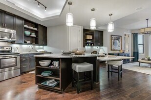 4300 Westheimer Rd in Houston, TX - Building Photo