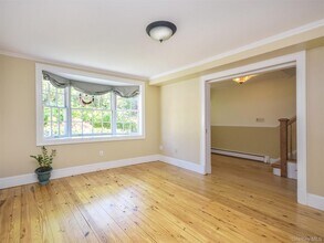 24 Bay Ave in Sea Cliff, NY - Building Photo - Building Photo