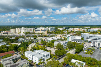 7440 SW 59th Plz in South Miami, FL - Building Photo - Building Photo