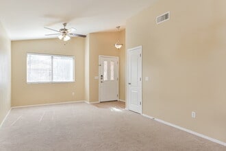 7016 W Dupont Way in Tucson, AZ - Foto de edificio - Building Photo