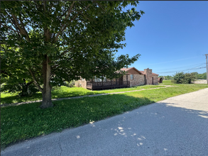 901 W Chestnut St in Chanute, KS - Building Photo - Building Photo