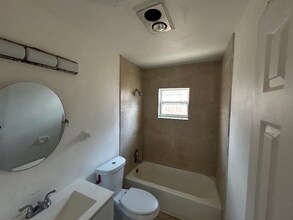 626 W Mango St in Lantana, FL - Foto de edificio - Building Photo