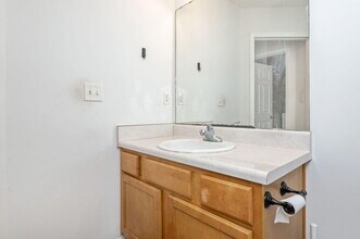 2139 Tom St in Navarre, FL - Foto de edificio - Building Photo