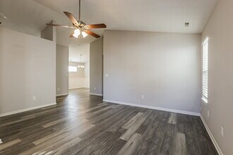 4312 Village Trace Dr, Unit C408 in Indianapolis, IN - Foto de edificio - Building Photo