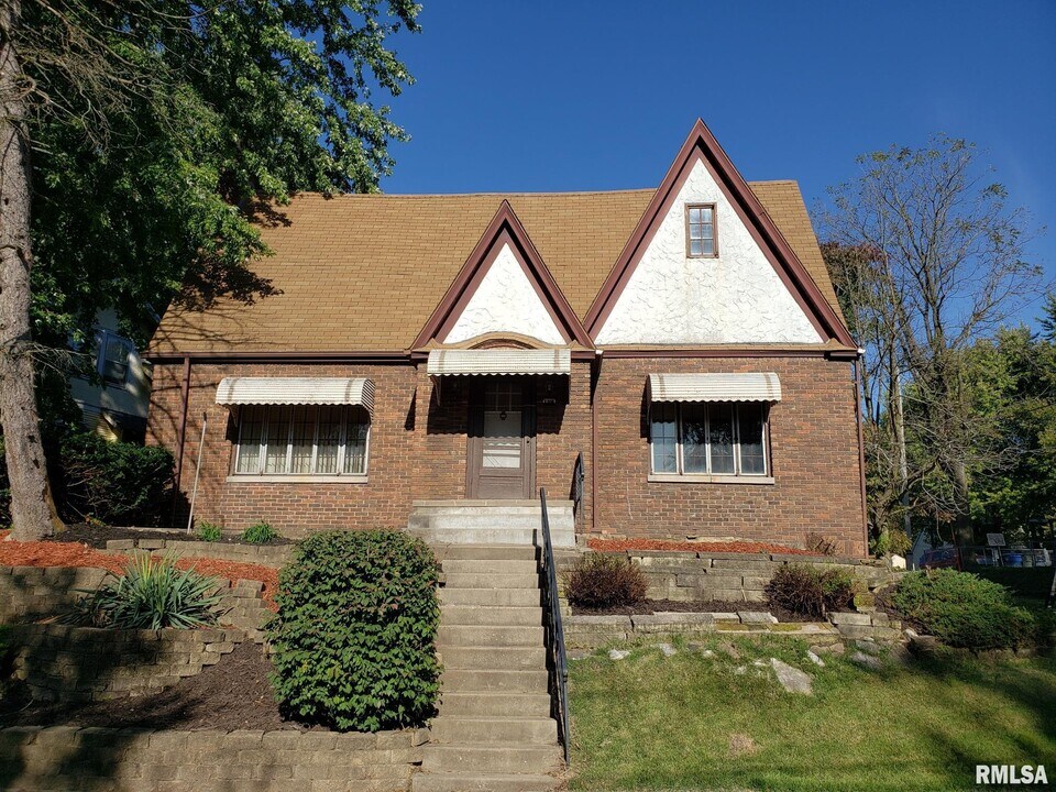 2306 Newberry St in Davenport, IA - Building Photo