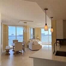 888 Brickell Key Dr in Miami, FL - Building Photo - Building Photo