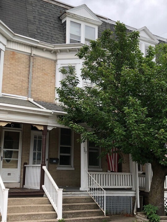 562 Atlantic Ave in York, PA - Building Photo