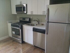 35 Forbes St, Unit 1 in Boston, MA - Building Photo
