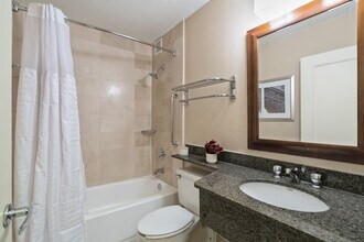 530 Lexington Ave in New York, NY - Building Photo - Building Photo