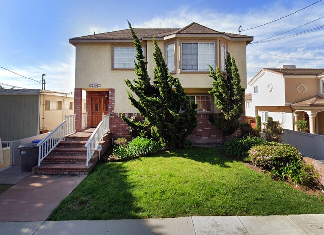 property at 2106 Clark Ln