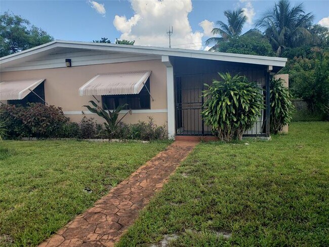961 NW 202nd St in Miami, FL - Building Photo - Building Photo