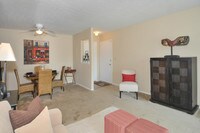 Building Photo - Bardstown Forest Apartamentos in Louisville, Kentucky
