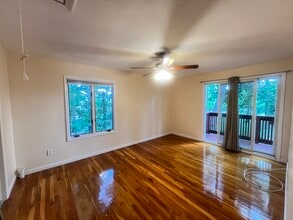40 Blueberry Ln, Unit Gorgeous 3b2b Huge Deck in Staten Island, NY - Building Photo - Building Photo