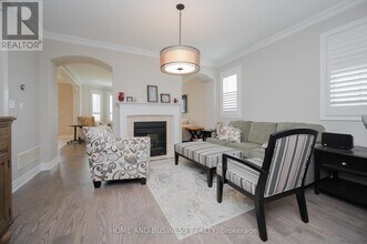 3357 Mintwood Cir in Oakville, ON - Building Photo - Building Photo