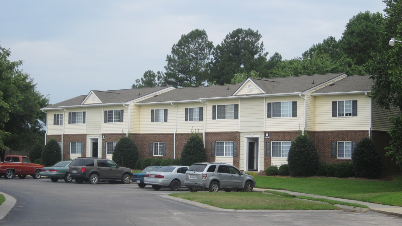 Fox Ridge Apartments in Saint Pauls, NC - Building Photo