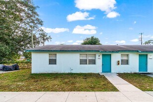 4881 Gulfstream Rd in Lake Worth Beach, FL - Building Photo
