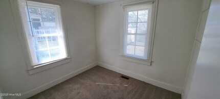 2306 Bay St in Morehead City, NC - Building Photo - Building Photo