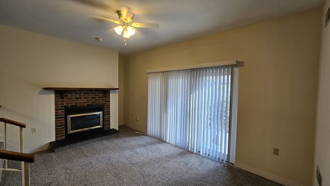 1209 Kenzie Rd in Pittsburgh, PA - Foto de edificio - Building Photo