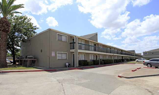 Queens Lane in Pasadena, TX - Foto de edificio - Building Photo