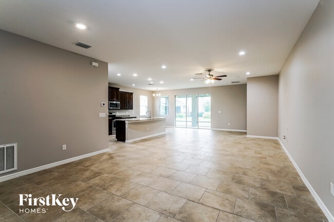 7517 Lantern Park Ave in Apollo Beach, FL - Building Photo - Building Photo