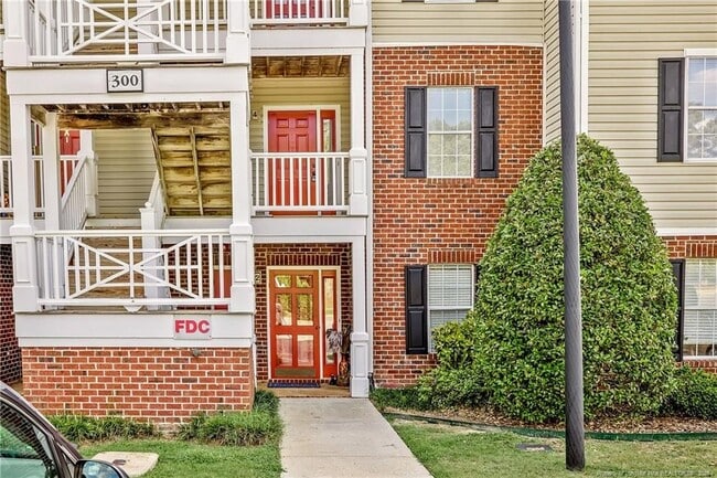 300 Bubble Creek Ct in Fayetteville, NC - Building Photo - Building Photo