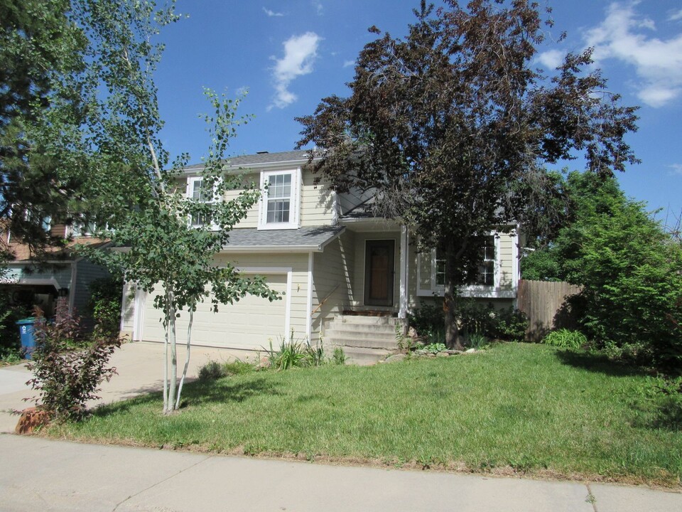 2236 Dogwood Cir in Louisville, CO - Building Photo