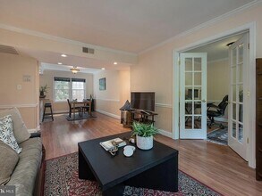 6726 W Wakefield Dr, Unit C2 in Alexandria, VA - Foto de edificio - Building Photo