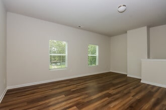 196 Sharon School Rd in Statesville, NC - Foto de edificio - Building Photo