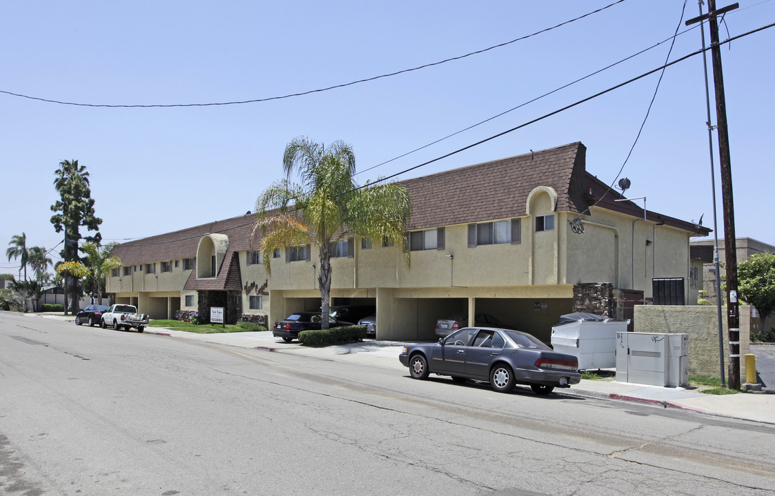 Vista Capri East in San Diego, CA - Foto de edificio