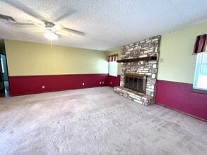 109 Oak Ridge Dr in Kerrville, TX - Building Photo - Building Photo