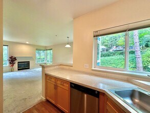 12006 NE 204th Pl in Bothell, WA - Building Photo - Building Photo
