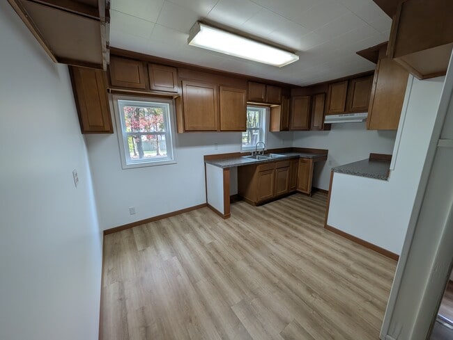 415 S Silverleaf St in Gladwin, MI - Foto de edificio - Building Photo