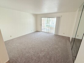 505 S Farrell Dr in Palm Springs, CA - Building Photo