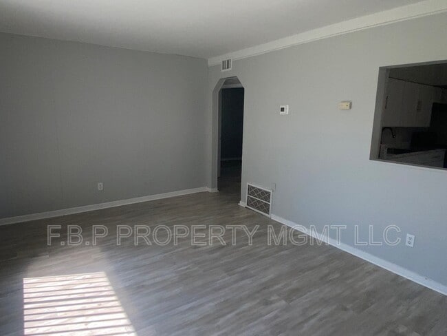 22805 Almond Ave in Eastpointe, MI - Building Photo - Building Photo