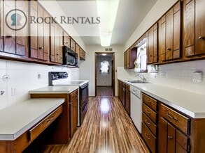 2504 Rambler Rd in Hutchinson, KS - Building Photo - Building Photo