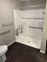 3905 W Maple St in Springfield, MO - Foto de edificio - Building Photo